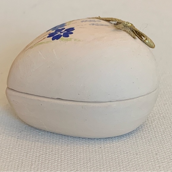 Heart Shaped Bisque Porcelain Trinket Box Blue Flowers Gold Bow Lid Vintage 2"x2 - Picture 11 of 14